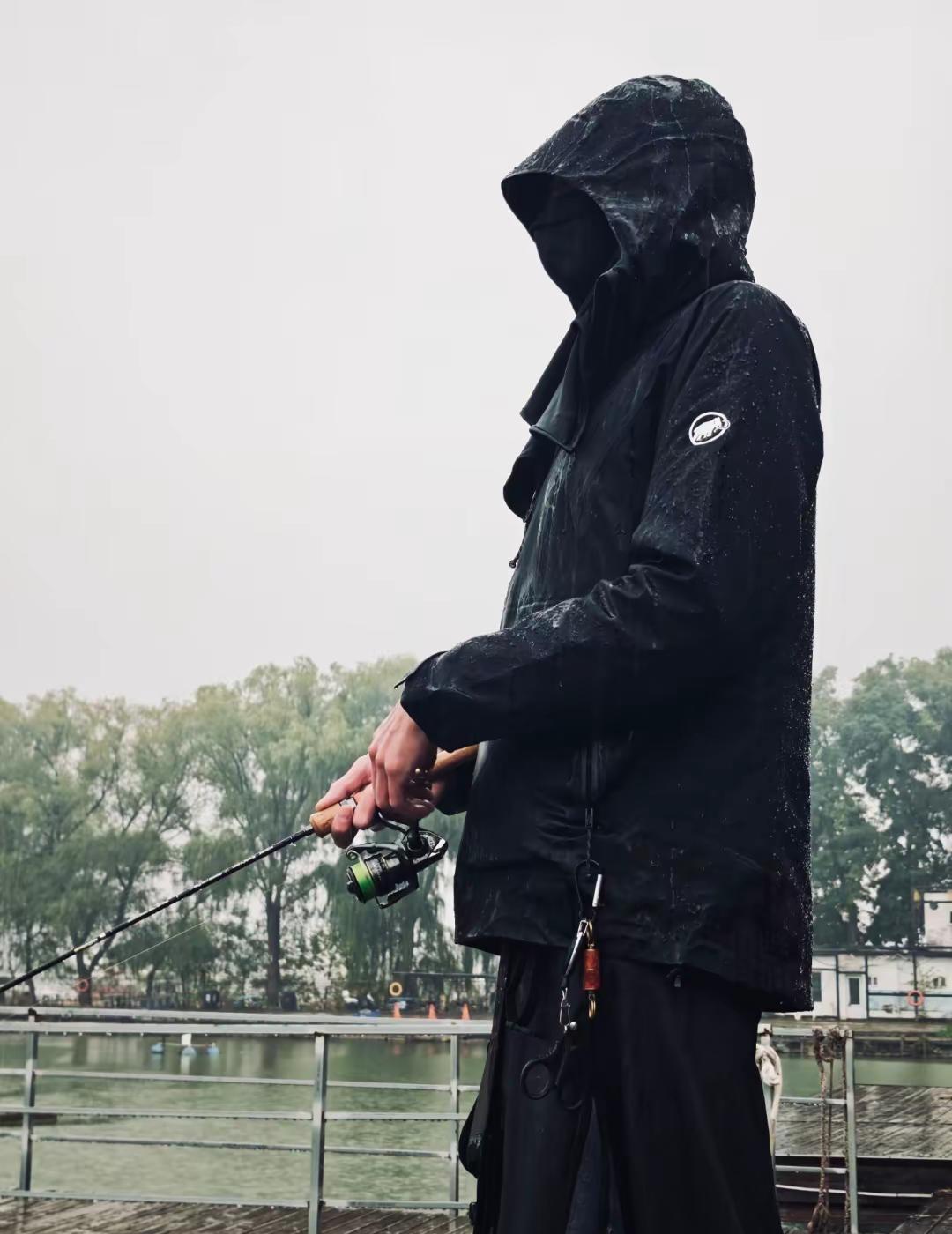 张若昀钓鱼。你又有了新的路透 你好像瘦了 头发也变长了 怎么又瘦了 你到底有没有