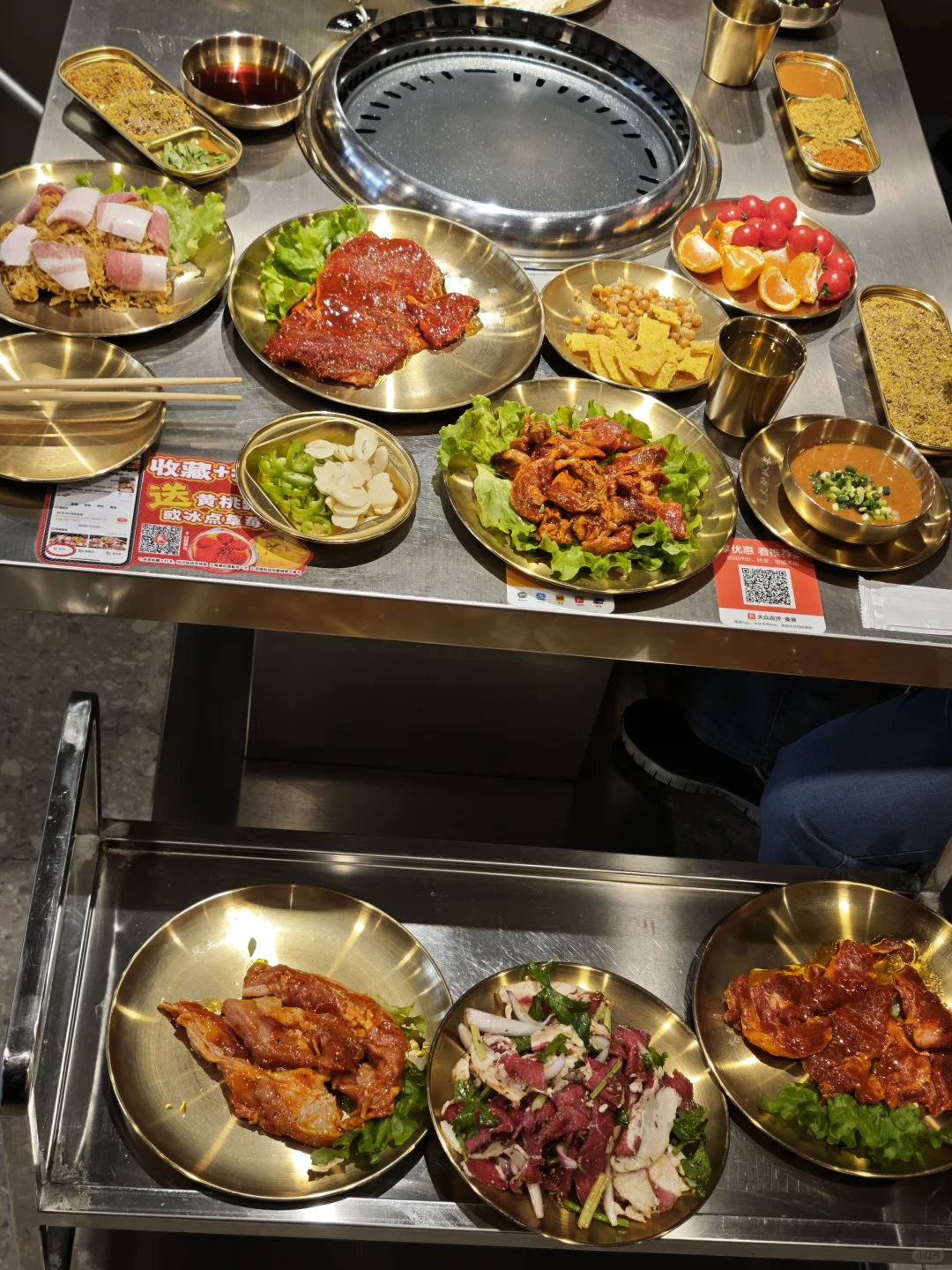 本来是想吃麻辣烫的，结果走进了隔壁烤肉店