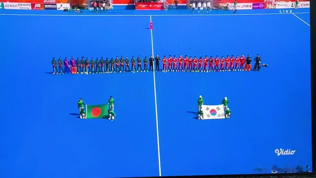 日本人这回闯大祸了！
韩国队亚运会比赛升旗，结果放的是朝鲜国歌[笑哭][笑哭][