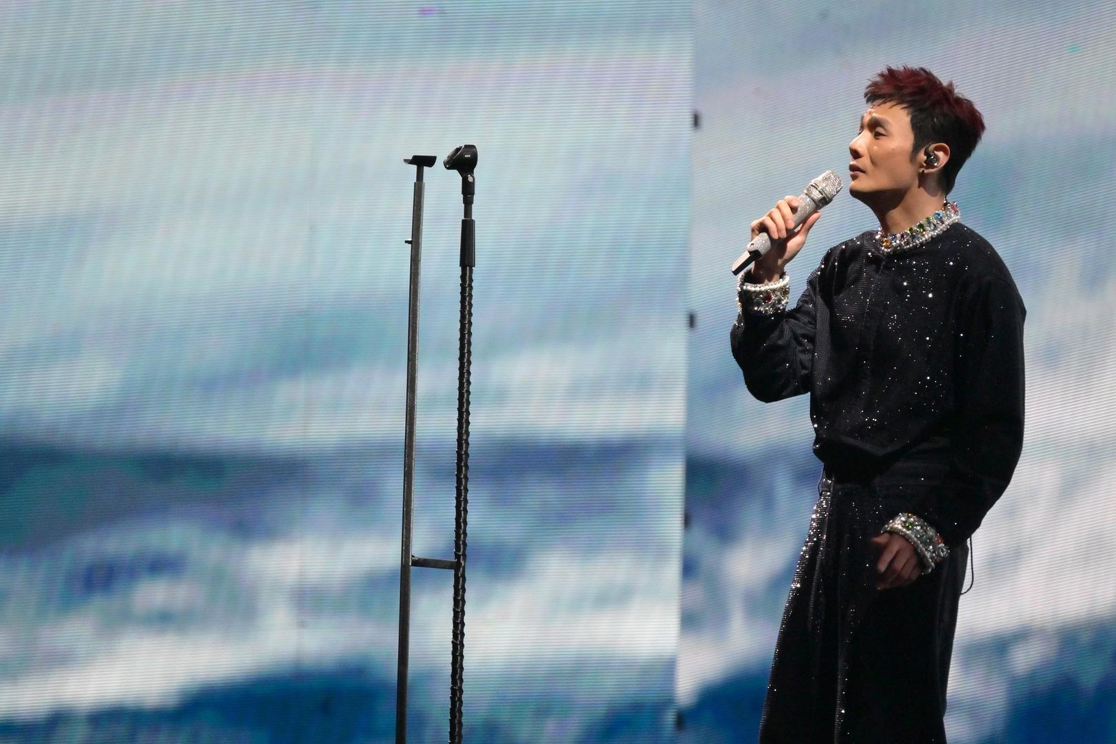 【#李荣浩指控单依纯侵权#】 #李荣浩发长文喊话# 据李荣浩：近日单依纯方针对3