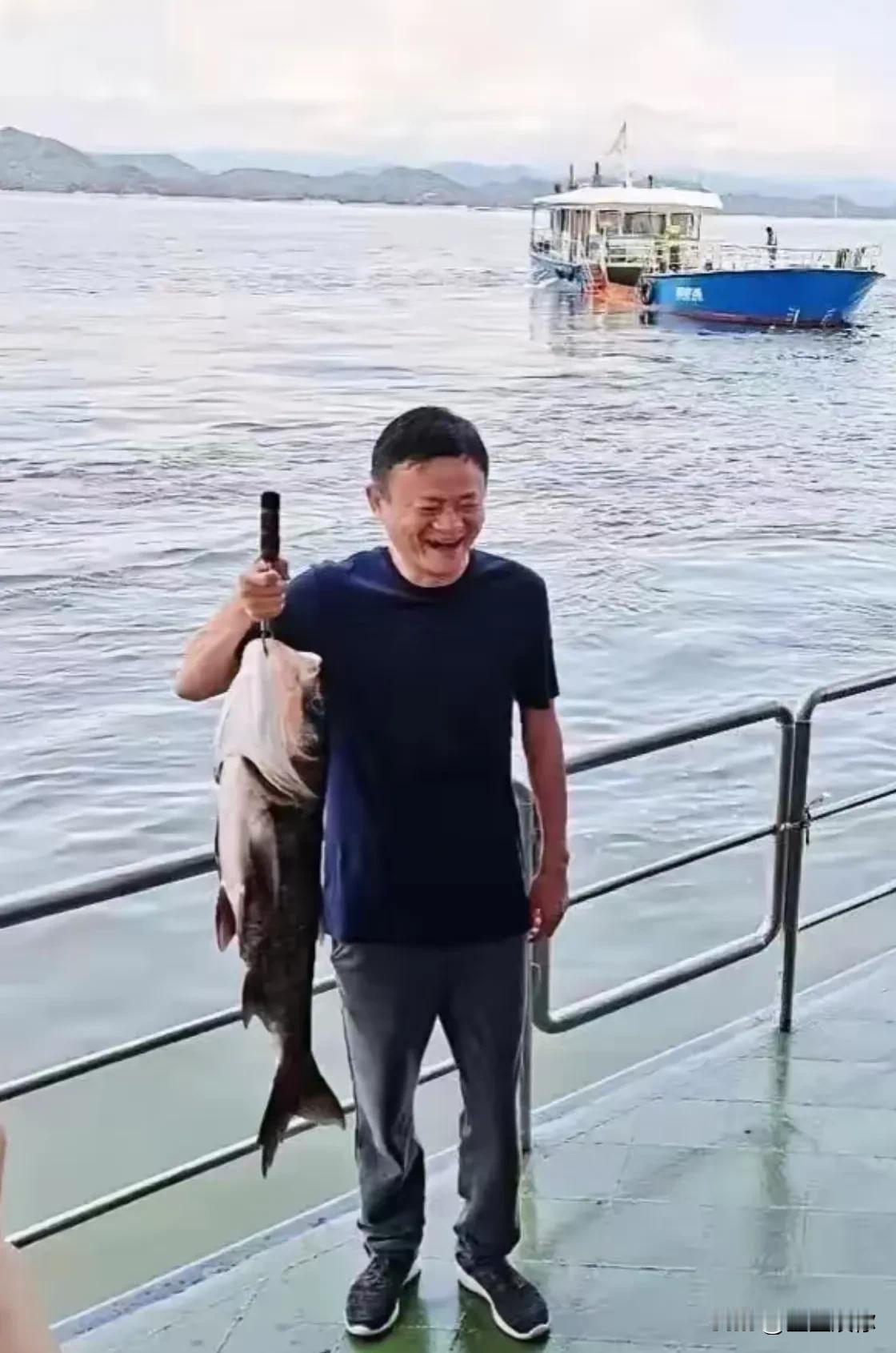 马云看来是成功上岸了，状态不错。

以前觉得他这个人还可以，现在觉得过大于功。网