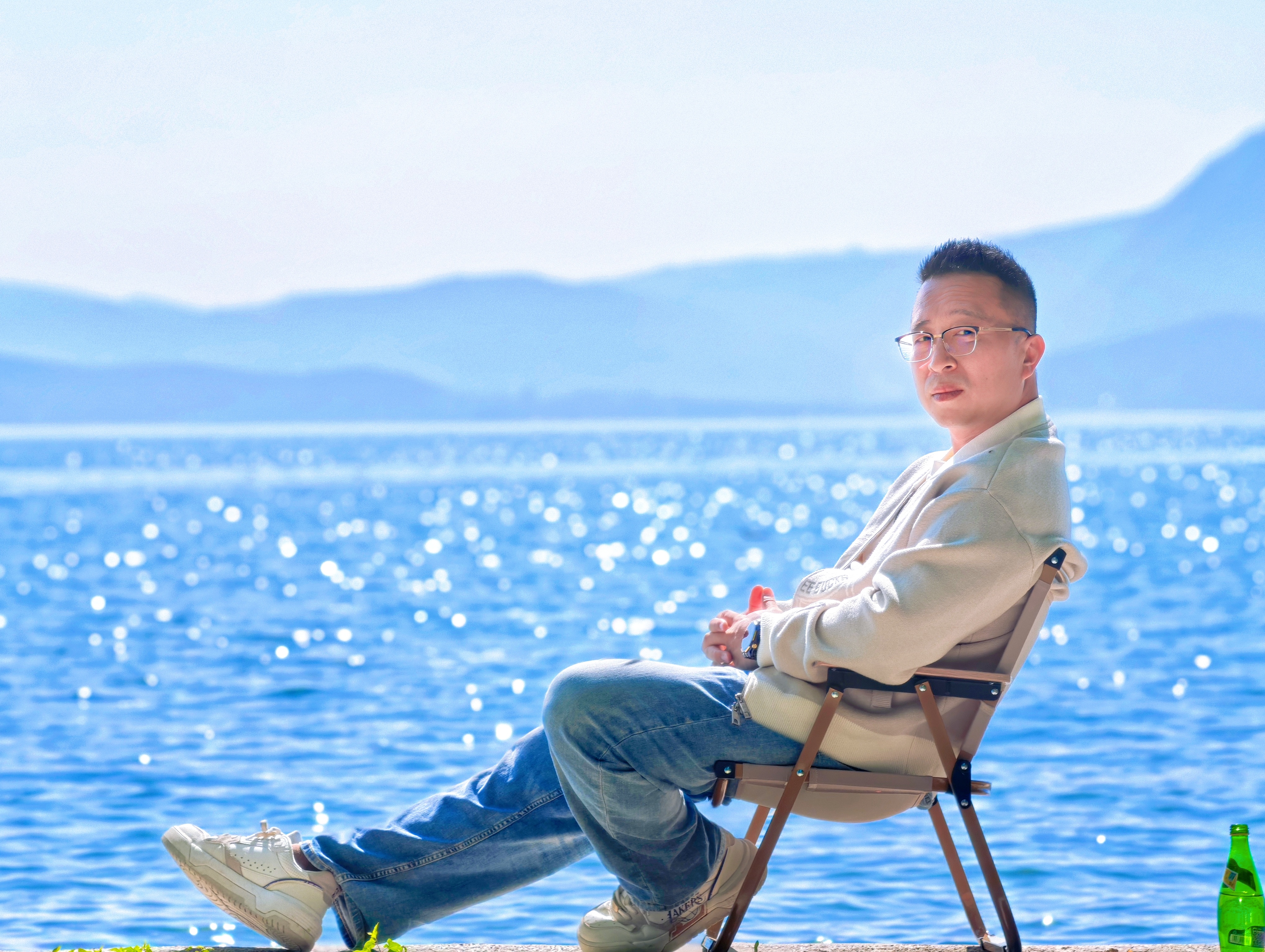 一瓶敬自由一瓶敬阳光紫外线真大。。。据说国足赢了世界杯球队？？库拉索在哪里？？ 