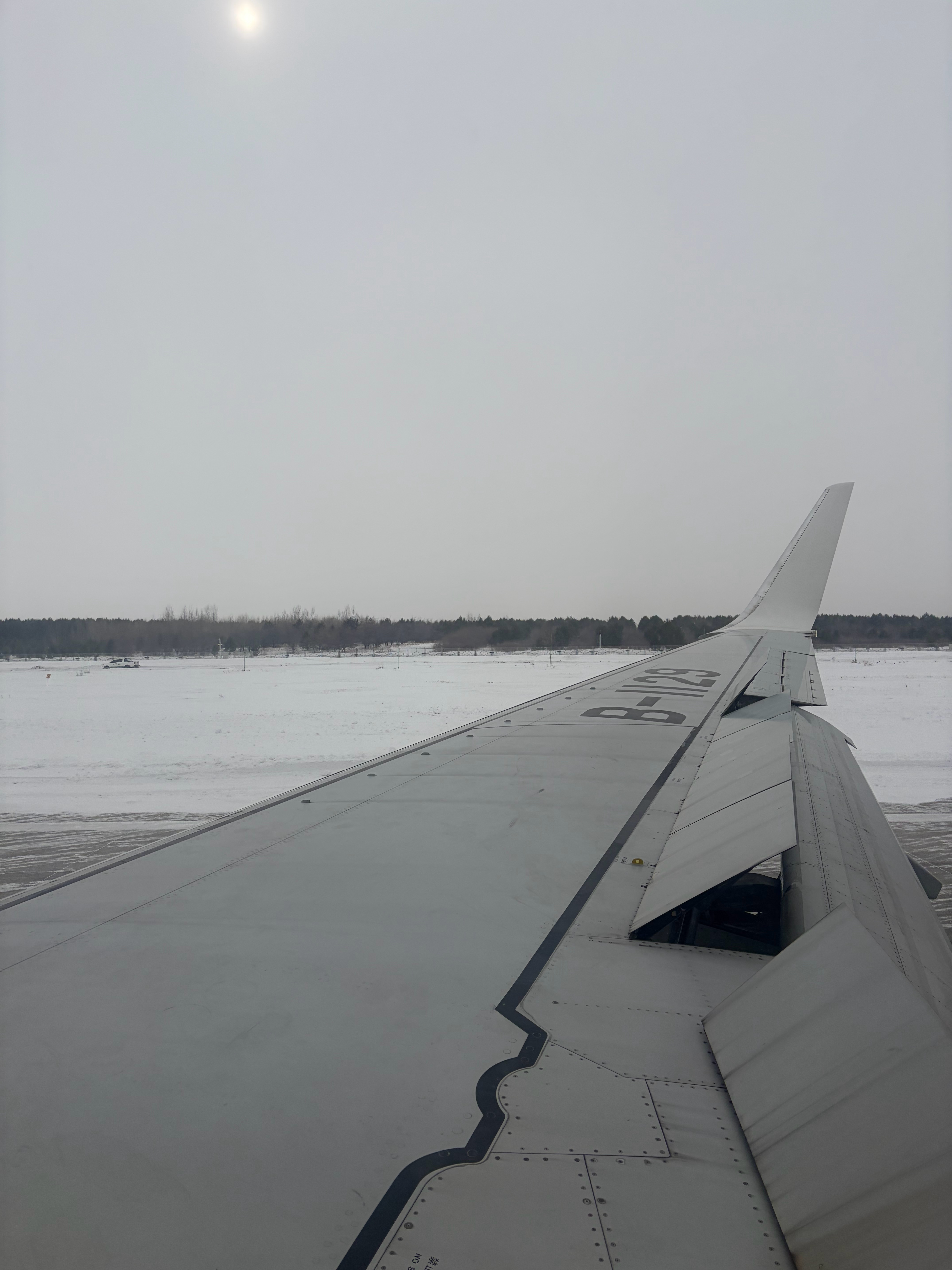 落地海拉尔了，户外体感温度 -19 度我带了一箱子厚衣服，两件羽绒服，还特意买了