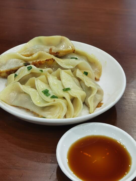 这该死的烤饺😍成功的引起了我的注意