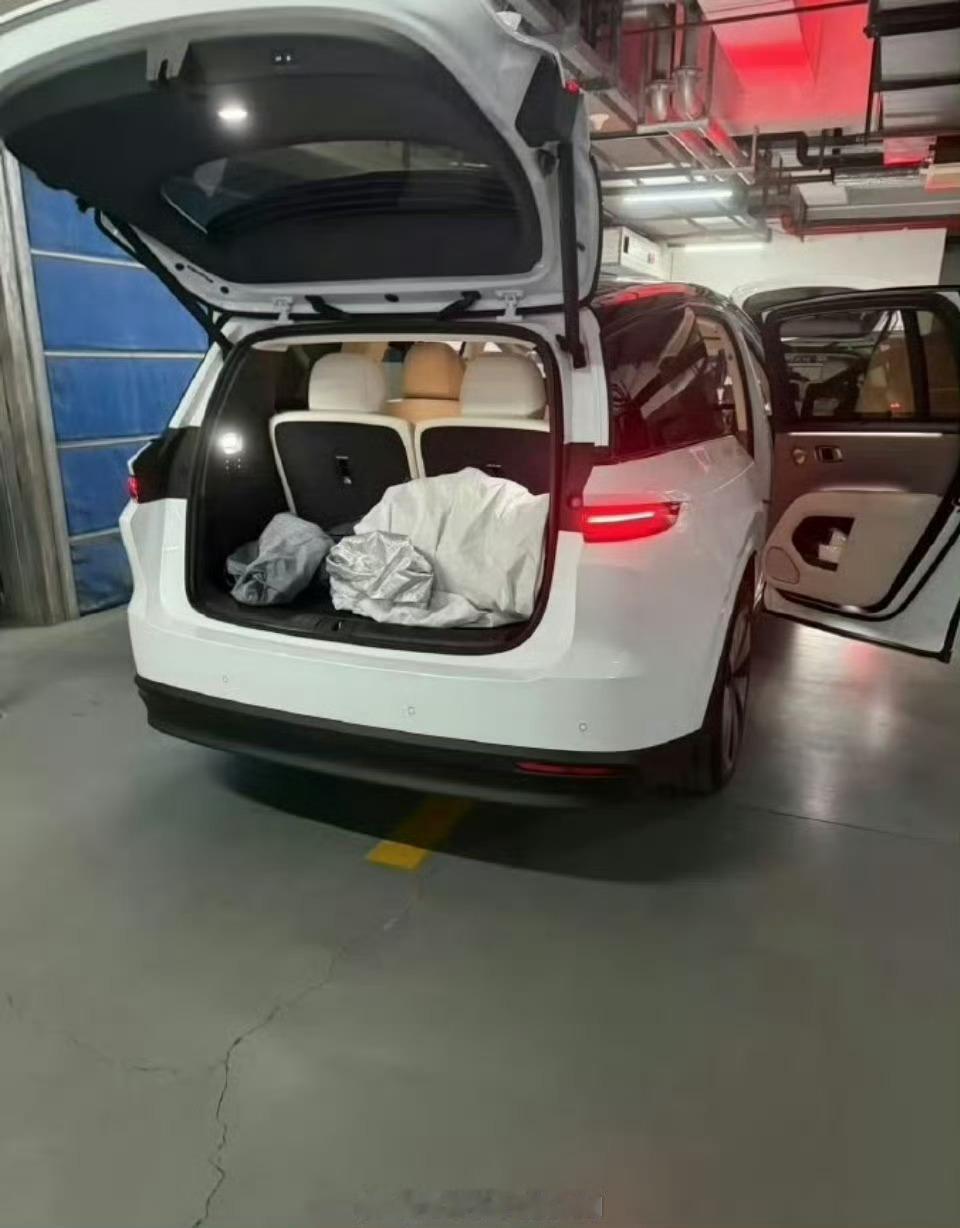 保密协议1000万元理想i8内饰泄密这又是泄密的，又是哪家媒体，现在感觉哪家车企