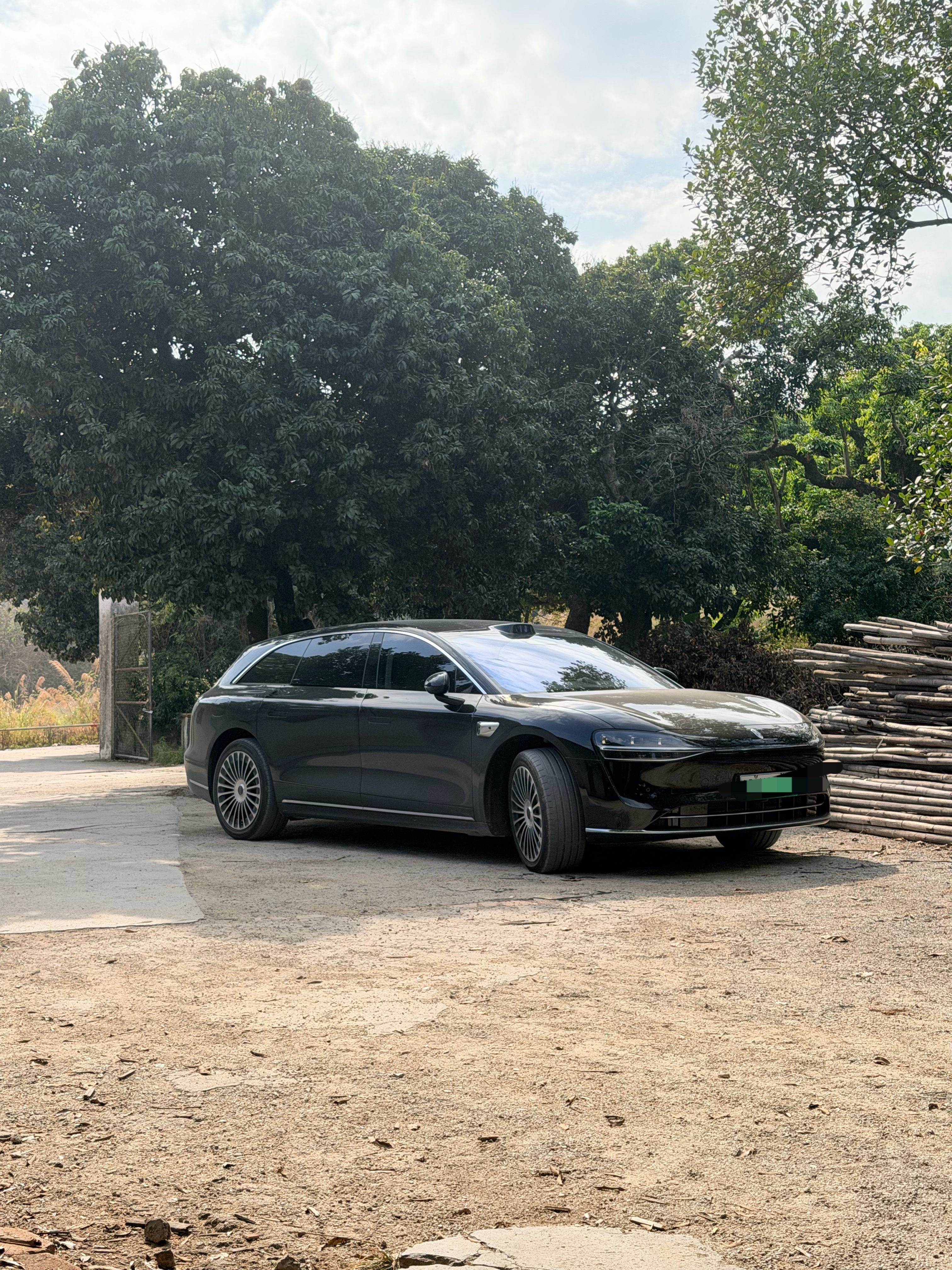 今天周末开着享界S9T来东莞吃盐焗鸡每道菜都好够味😍 东莞·卢边荔枝园