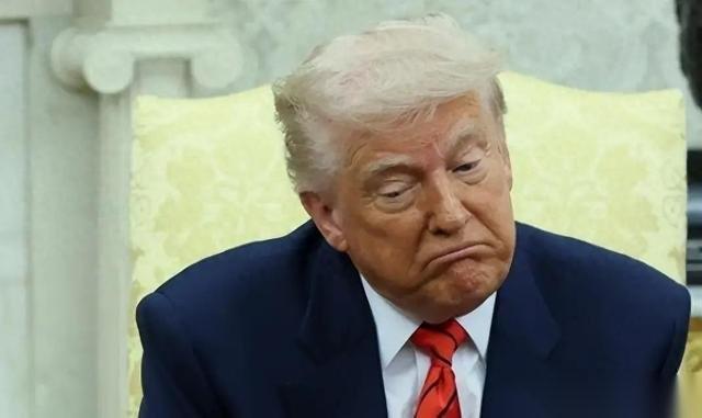 特朗普说他已经“接收”了委内瑞拉8000万桶石油。这话听着不像买卖，倒像是在自家