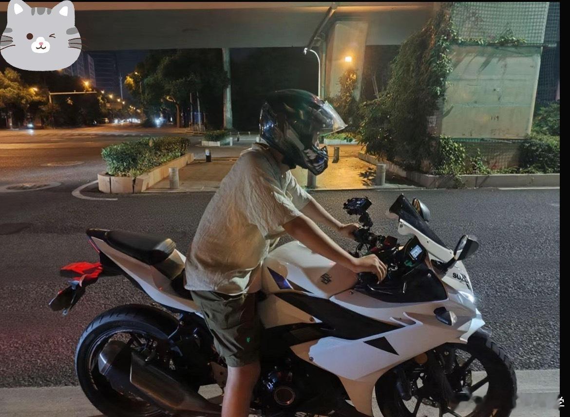 刚拿上驾照骑摩的确实很爽，不过就是武汉三环之内不能骑恼火！[裂开][裂开] ​​