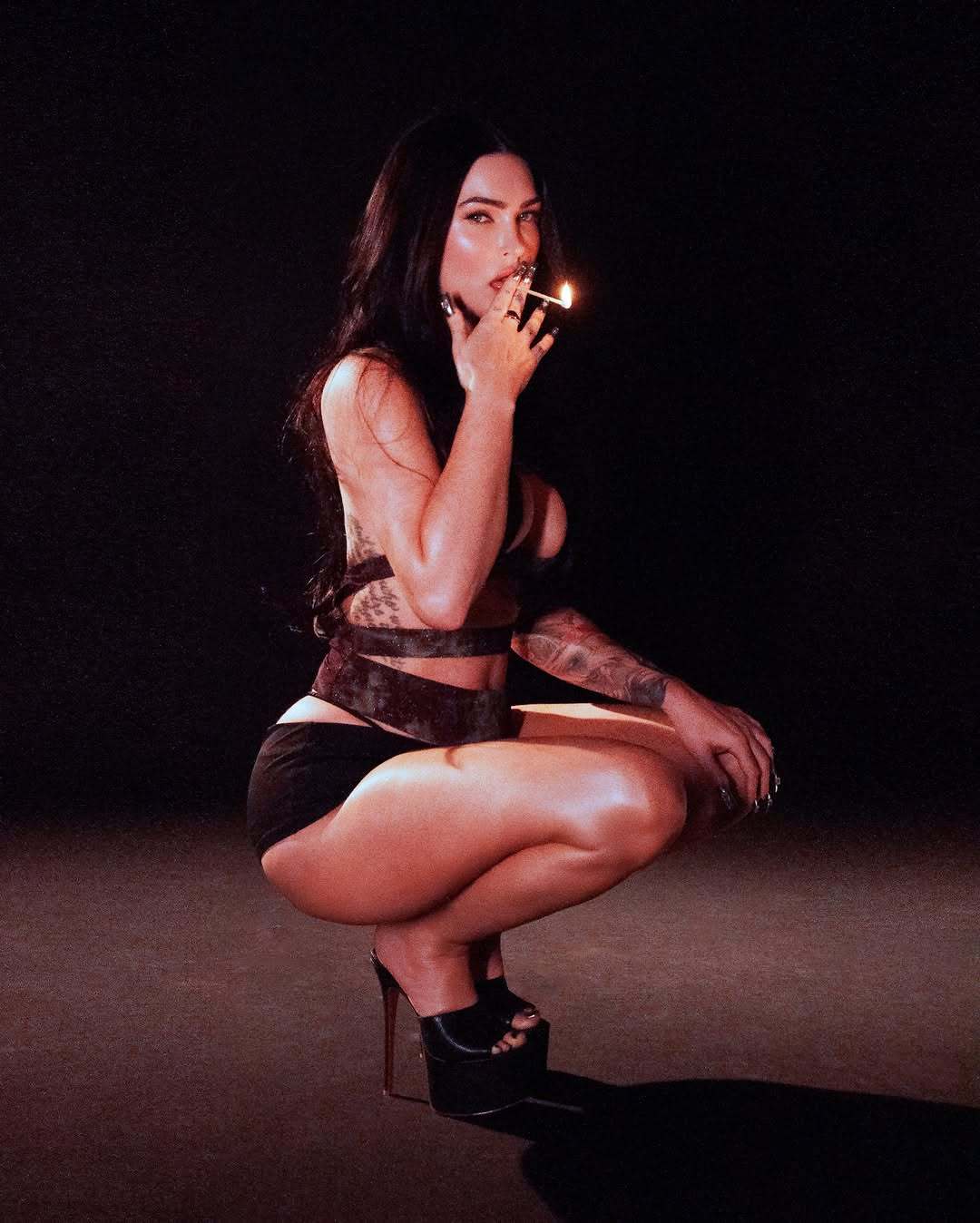 《变形金刚》女主梅根·福克斯晒性感写真庆祝40岁生日到来，Happy Birth
