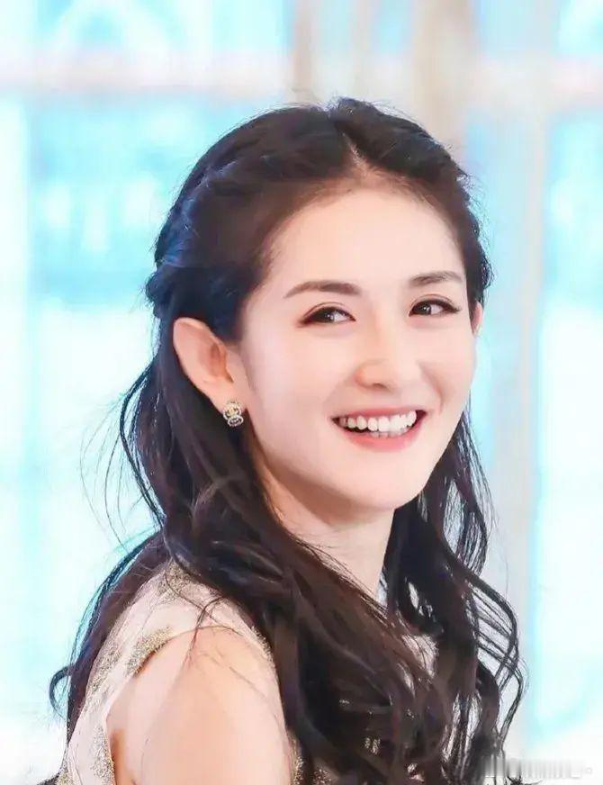 陈乔恩，要被谢娜笑不活了吧！6月15号，主持人谢娜晒出了自己和陈乔恩的聊天记录，