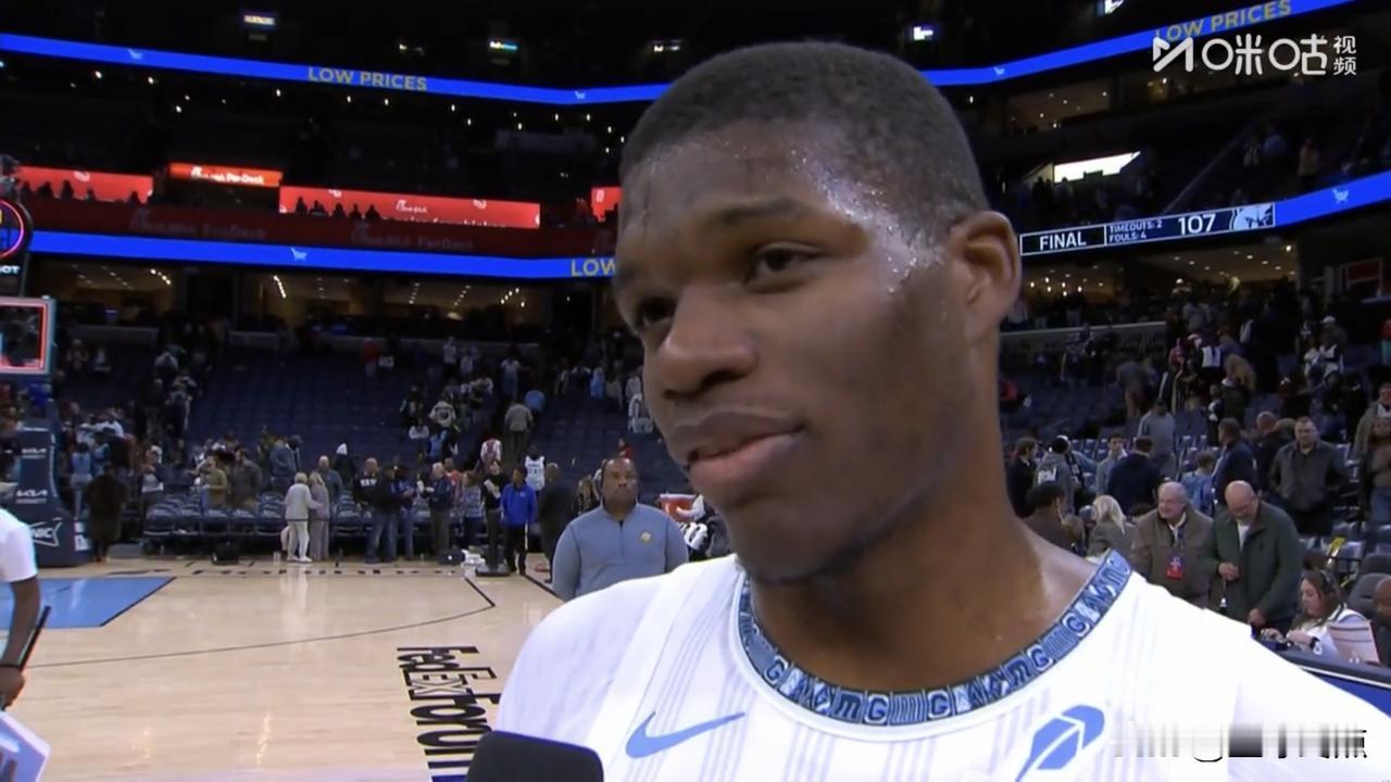 灰熊队的科沃德18中10得到23分14篮板5助攻，是灰熊队战胜快船队的核心人物