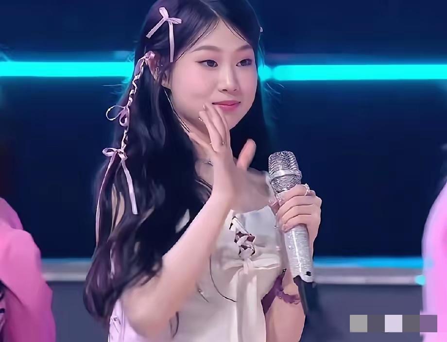 我估计明年的大湾区演唱会，
小沈阳不敢再去了，
这哪是演唱会啊，女儿沈佳润，现场