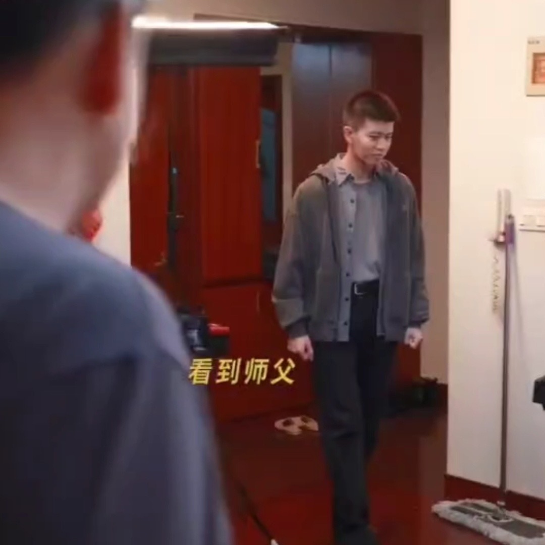 OK啊下次去见任国超我也这样抛媚眼任嘉伦 ​​​
