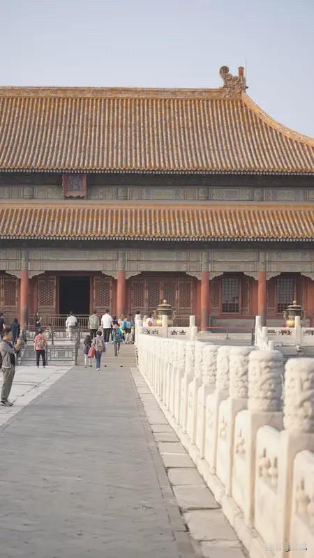 即便是春节假期，机票这样暴涨暴跌也还是有。暴涨见多了，暴跌却不常见，特别还是热门