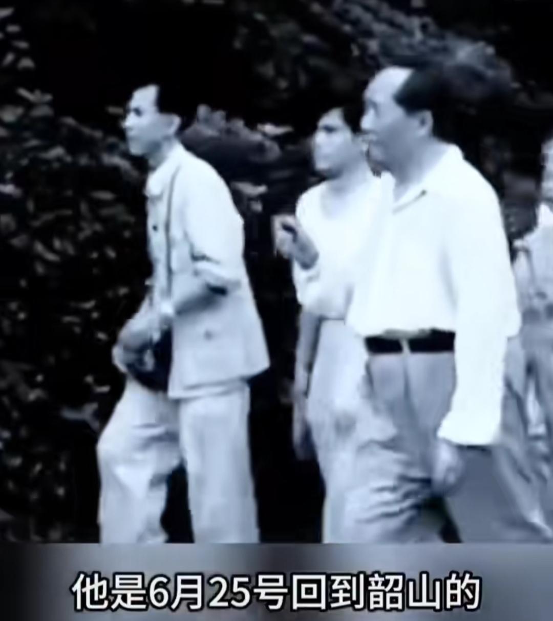 别梦依稀咒逝川，故园三十二年前。
红旗卷起农奴戟，黑手高悬霸主鞭。
唯有牺牲多壮