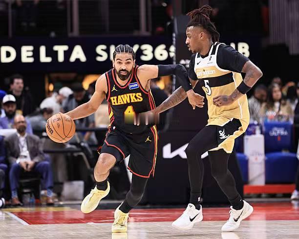 加盟老鹰后的3场比赛，文森特的进攻效率是18中6，三分线外14中3，投篮命中率3