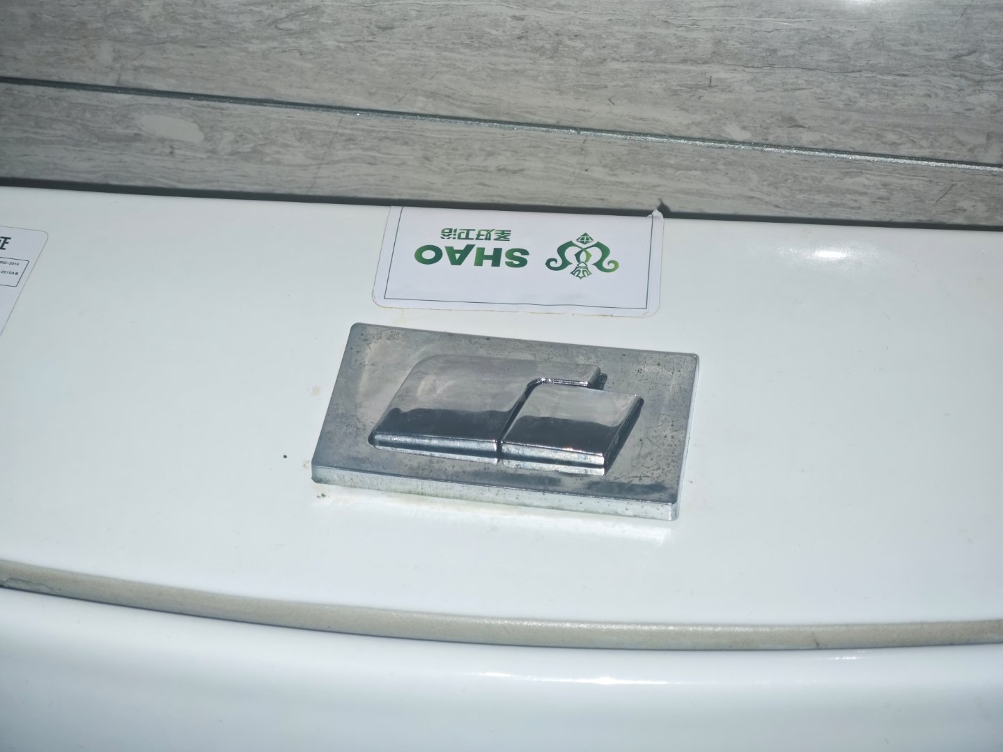 我以为是梗，原来是生活。第一次见到真的logo。大v聊车 ​​​