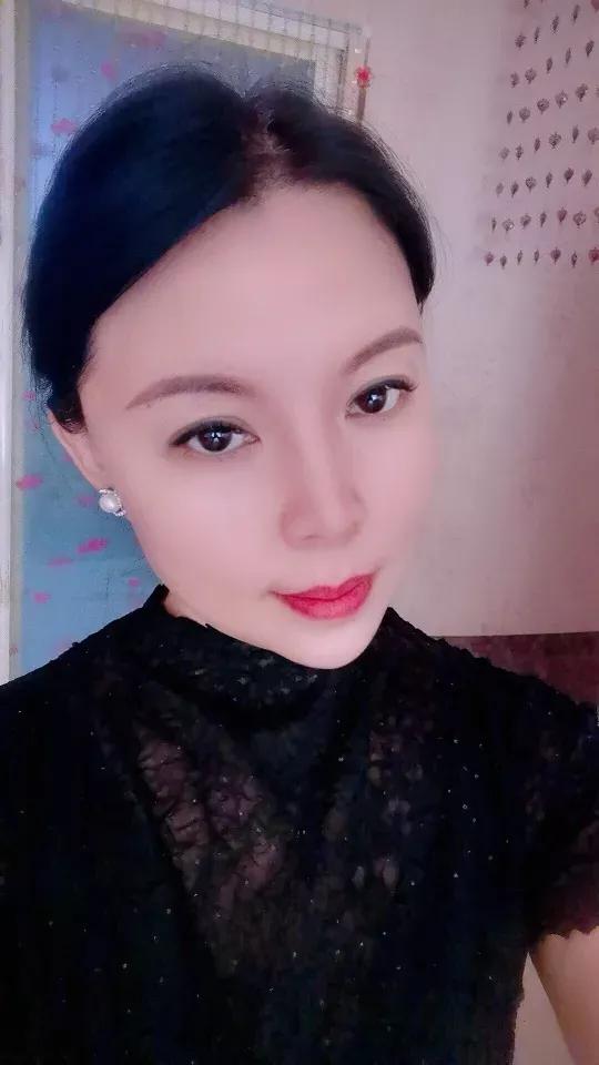 老公从外面回来说是理发店太贵了，想我这短头发要35，过年的时候说是过春节忙，就长