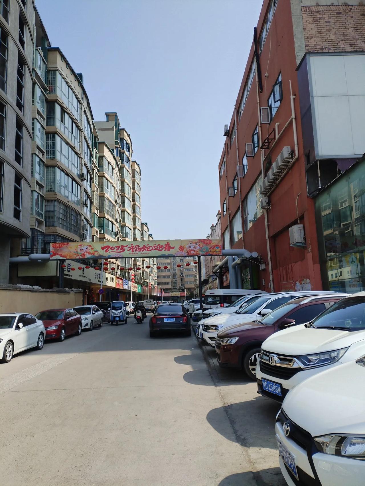 2元书店已搬新址，你知道吗？书更多更全，价格低廉，能满足名种各样的读者需求，2元