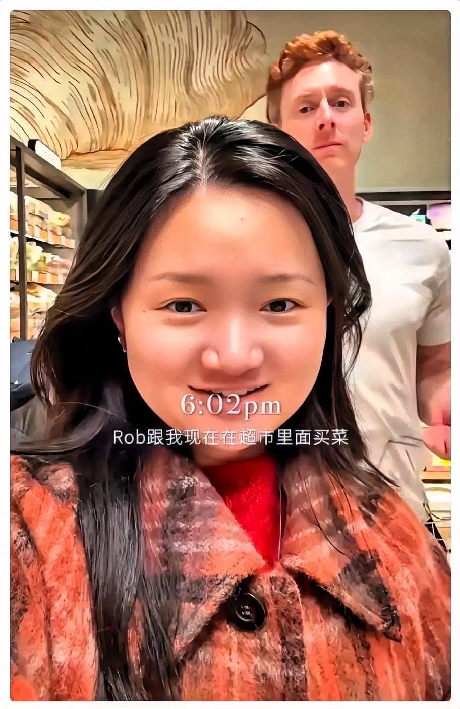 在英国留学的女生为了反驳老A，晒出与男友的日常。她说和英国男友在一起一年多了，俩