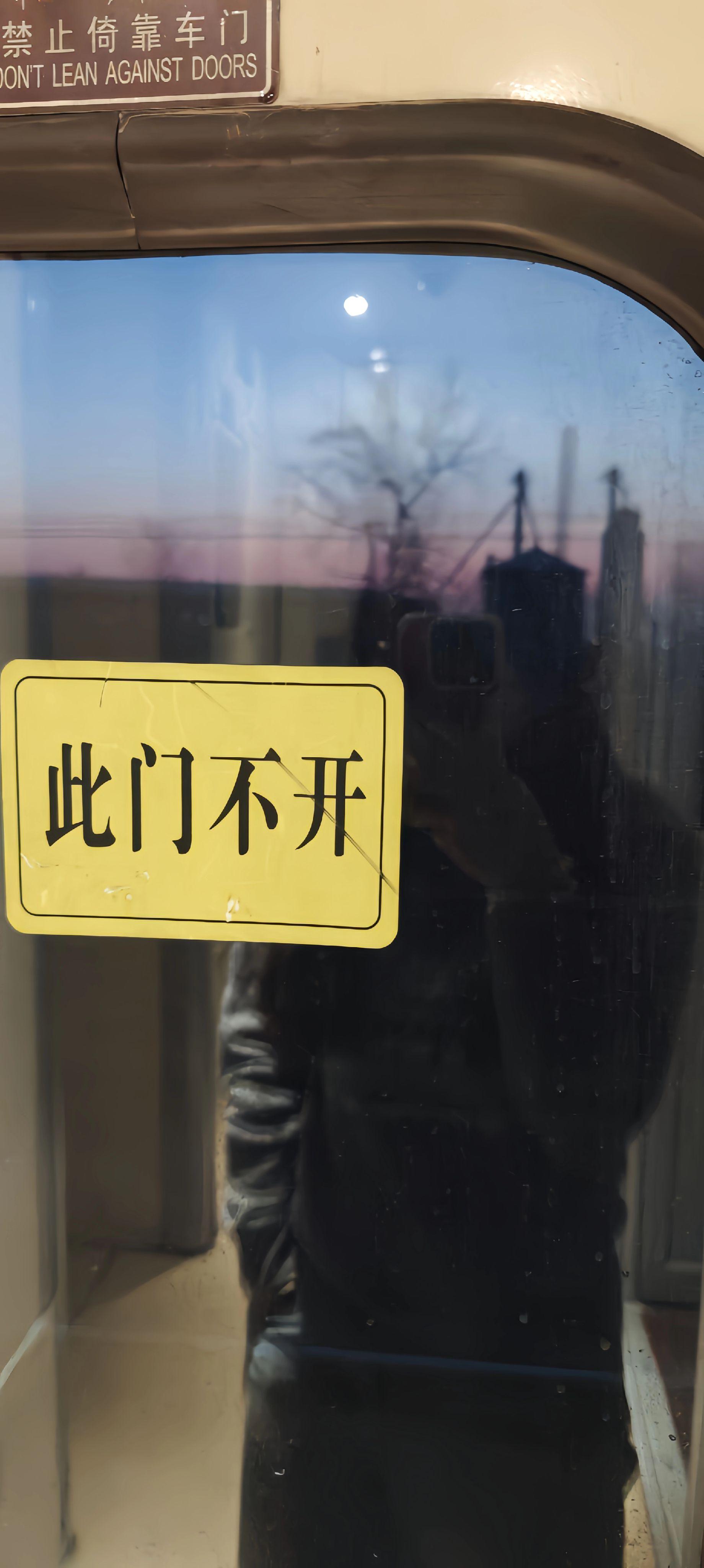 女孩  克服自己每一个想要依靠他人的瞬间