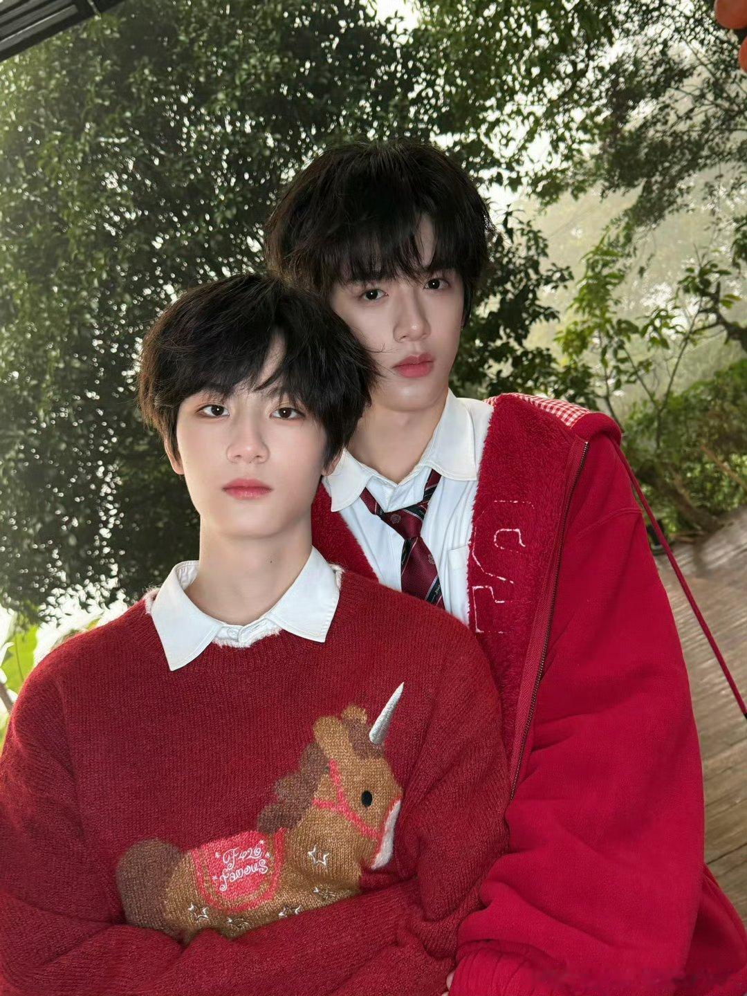 李煜东官俊臣合照想必对着这两张脸都说不出什么重话吧 