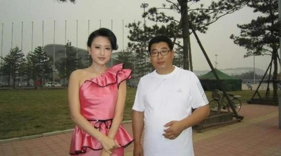 [太阳]2013年，毕老师把34岁的主持人张蕾，介绍给了54岁的富商王吉财，并劝