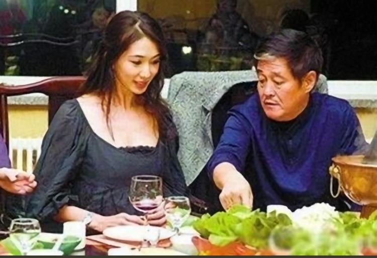 赵本山宴请林志玲时的一幕