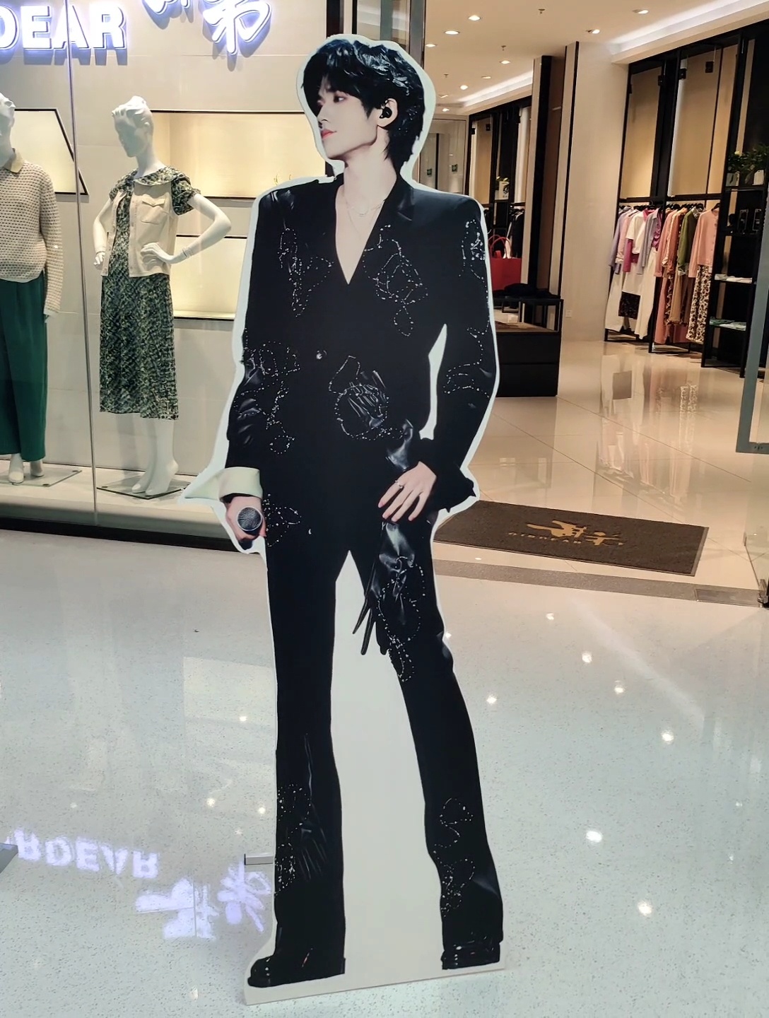 【宋亚轩生日昆明痛楼线下part2】好想把每个立牌都带回家！此刻配宋中