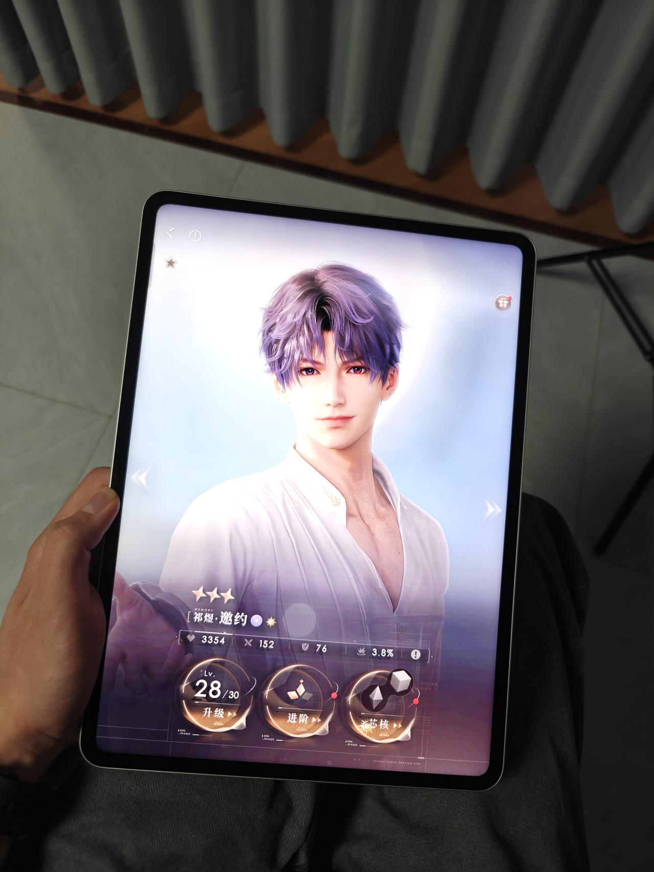 为了高画质肝深空买了新平板
之前用手机玩深空一拉高画质就掉帧发烫，
忍到双十一，