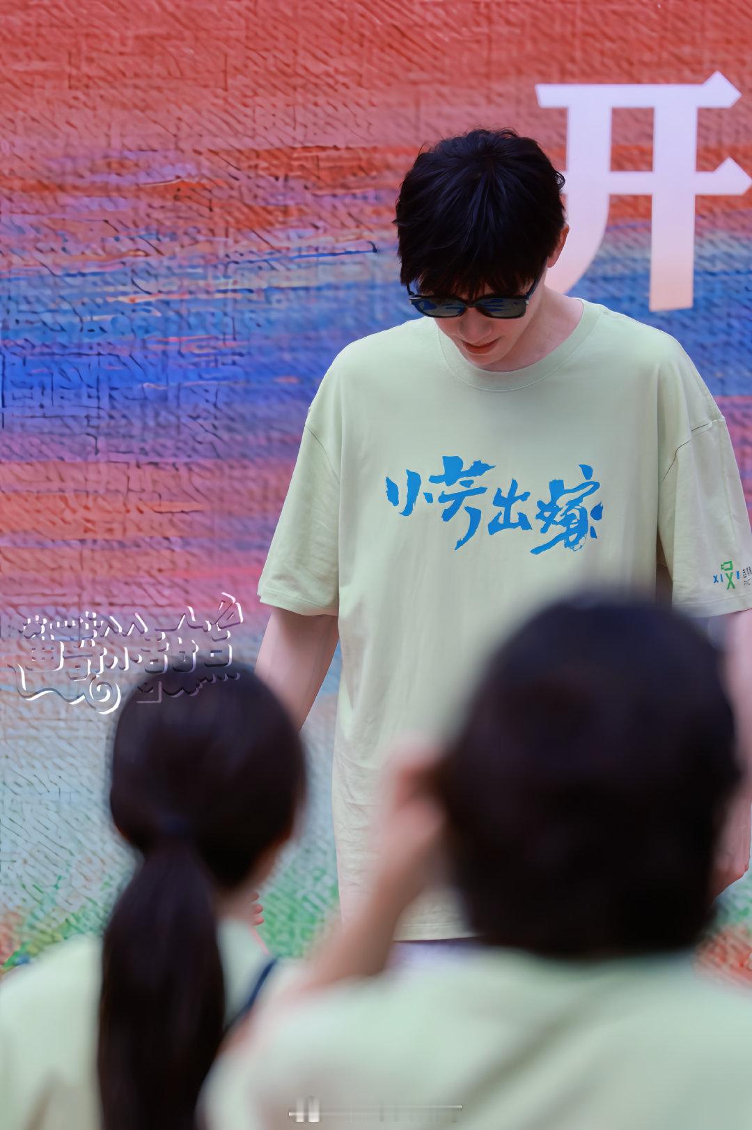 辛云来小芳出嫁开机路透辛云来红气养人，新剧小芳出嫁的开机路透看起来状态大好！杨晓