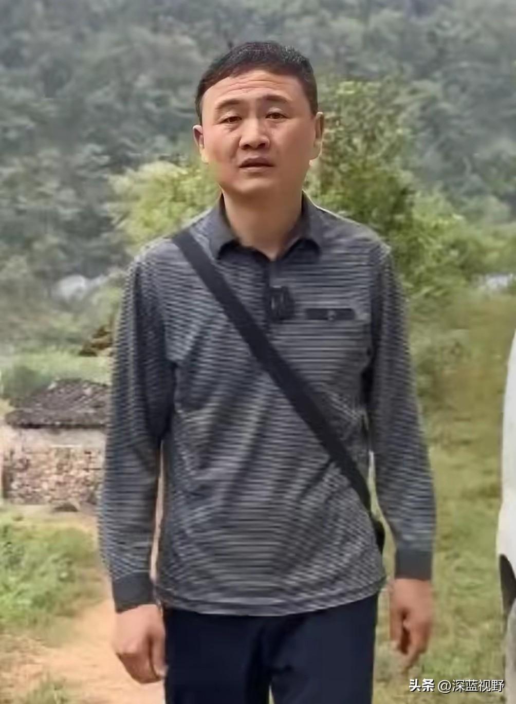常德石门县那位叫毛小欣的“山货郎”，最近真是火得一塌糊涂。
五百多万粉丝盯着他那
