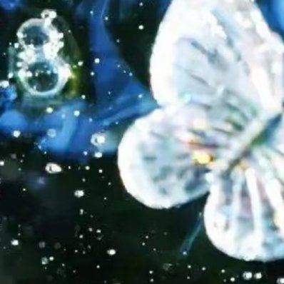 保持热爱，奔赴山海。在平凡的日子里给自己一点光，在疲惫的生活里留一份温柔。心有暖