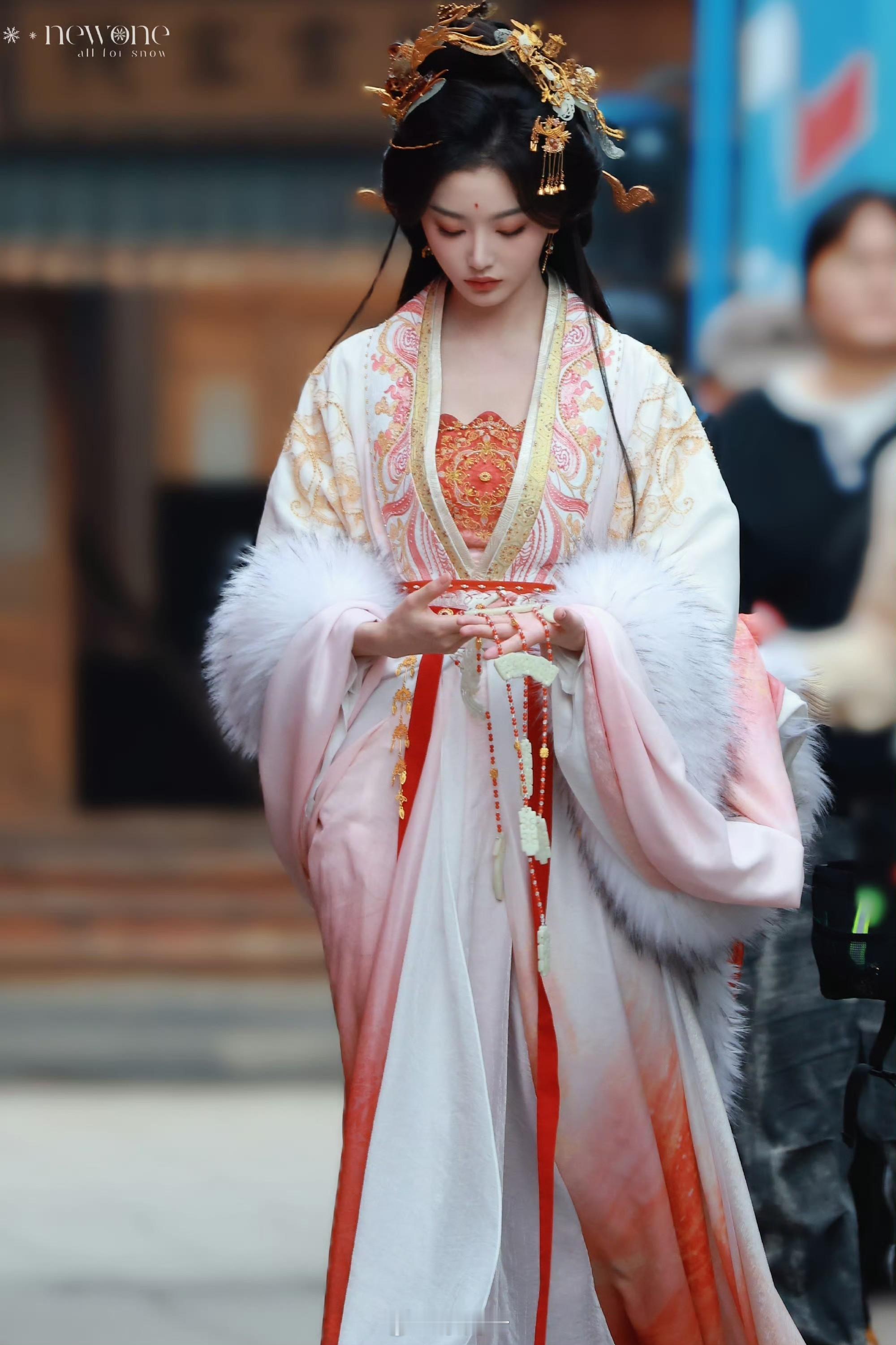 孔雪儿去哪儿进修的演技李述这个角色之所以这么出圈，很大一部分功劳来自孔雪儿细腻的
