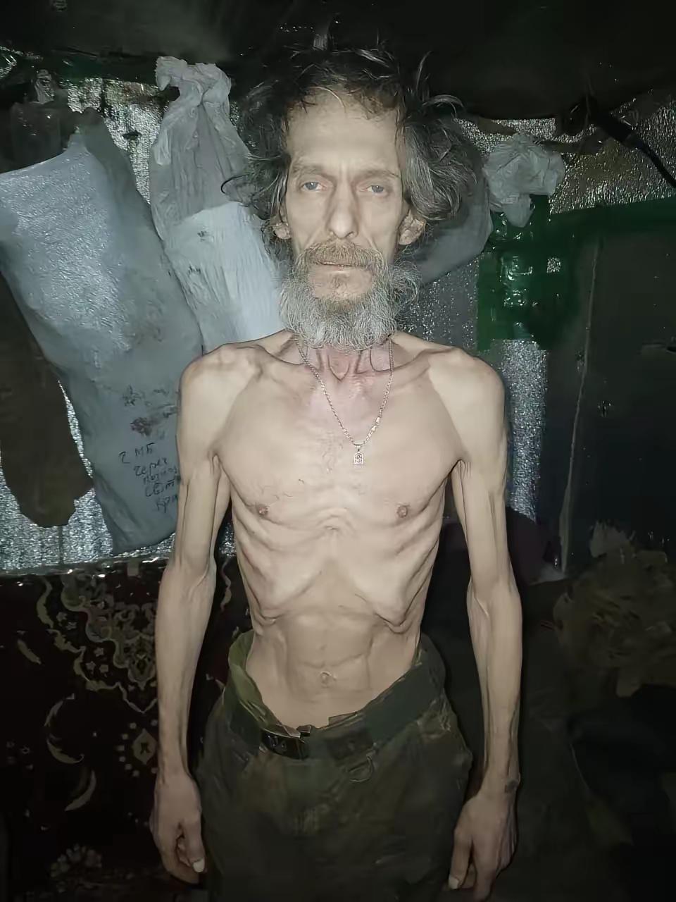 ​看到这样一张从乌克兰战场上的战壕传回的图片，乌民众感慨万千。这时候，人们看到了