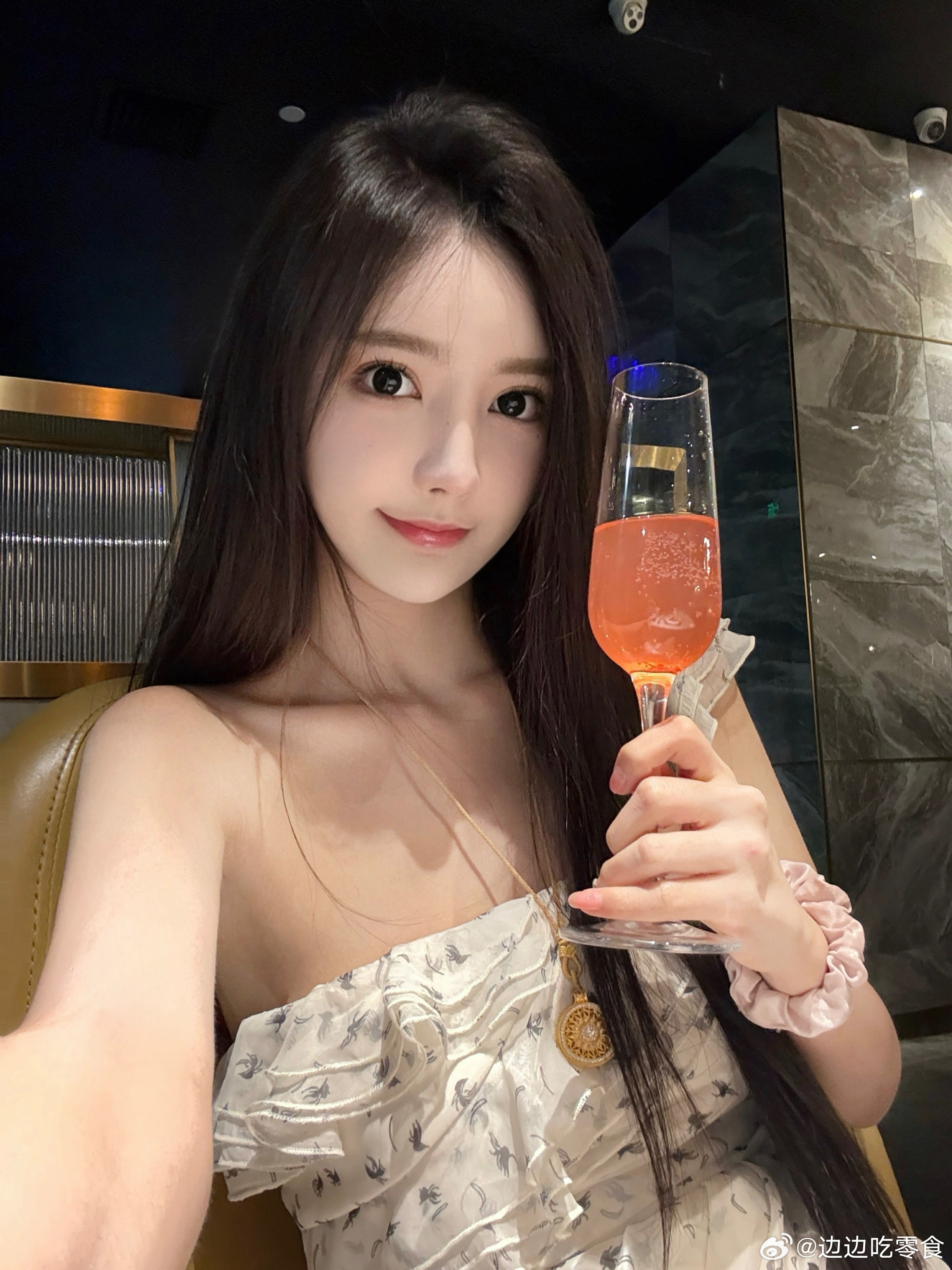迟来的自拍🤳  ​​​