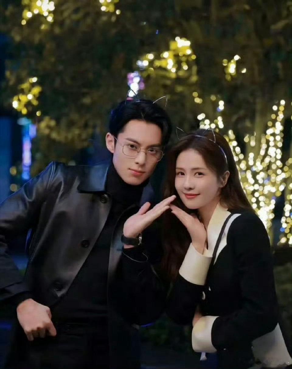 王鹤棣白鹿好权威的两张脸亲爱的客栈王鹤棣和白鹿同框也太有气场了，两张脸往那一站，