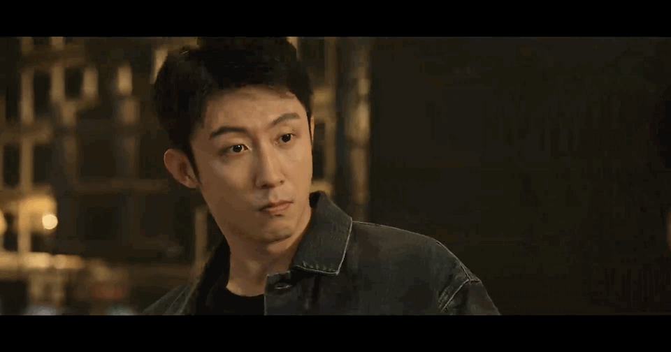 你说你惹黄景瑜干嘛 《罚罪2》里黄景瑜的秦枫太飒了，飞身制敌、锁喉擒拿，一套动作