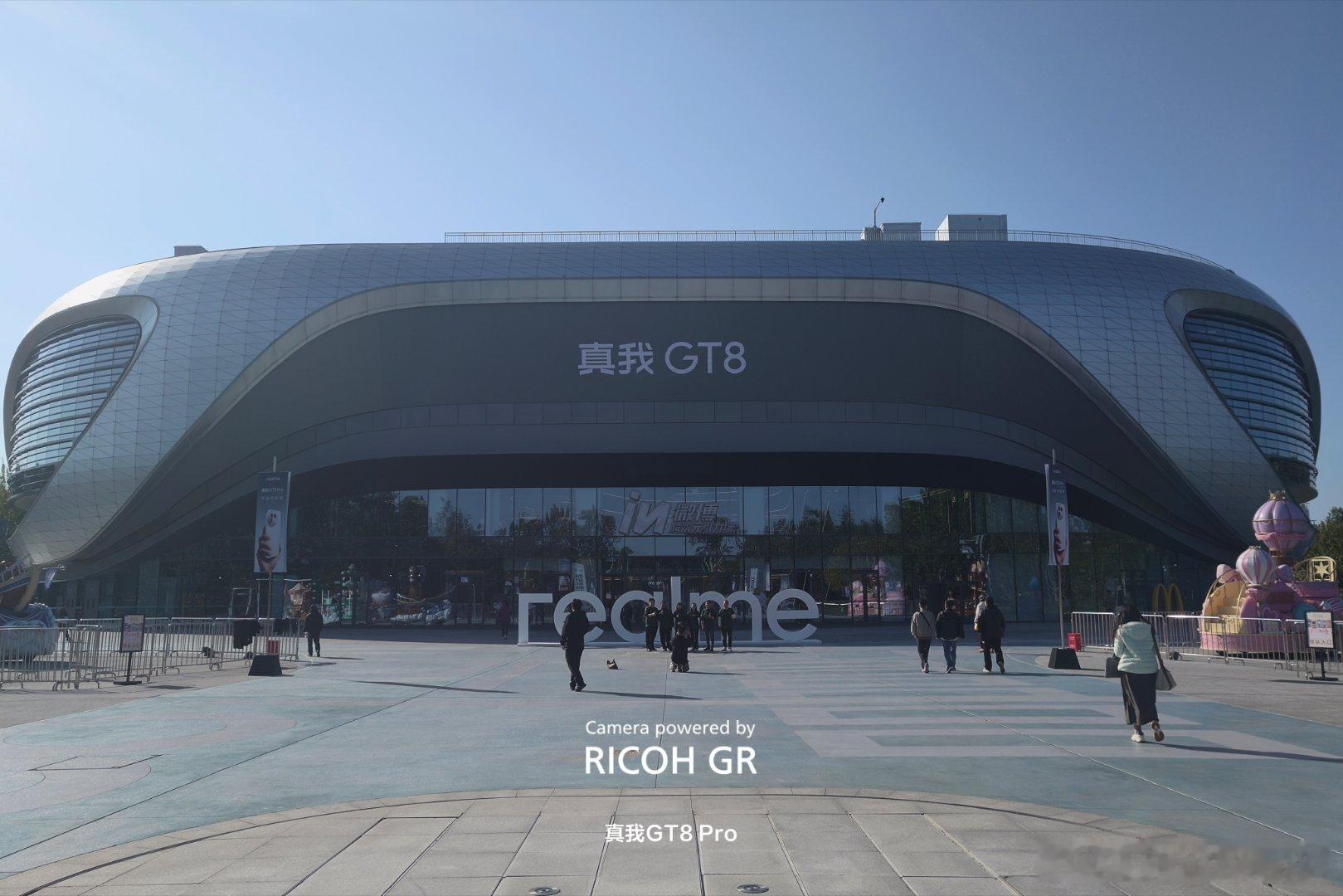 来微博IN参加真我GT8发布会，到的早随便转转～第一次来，原来是北京奥运会沙滩排