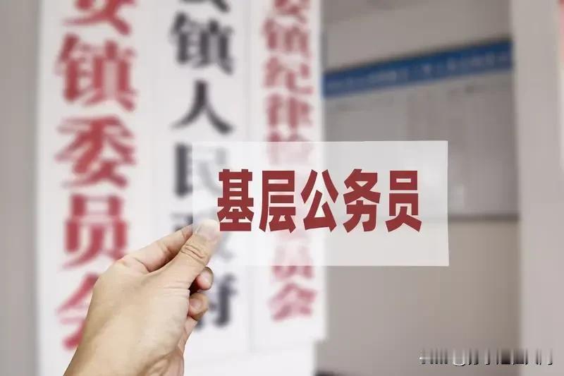 网上有网友提议公务员不该周末休息，还建议采取轮休制保证服务窗口365天运转，理由