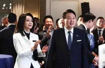 不得不佩服韩国电影《首尔之春》，竟然能将自己国家未来所发生的事进行提前预演，这不