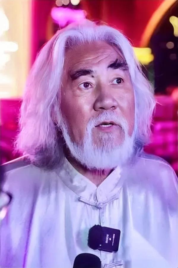 张纪中被前妻公司告了！

涉及金额超800万？

最近湖南美猴王影业报案，指控张