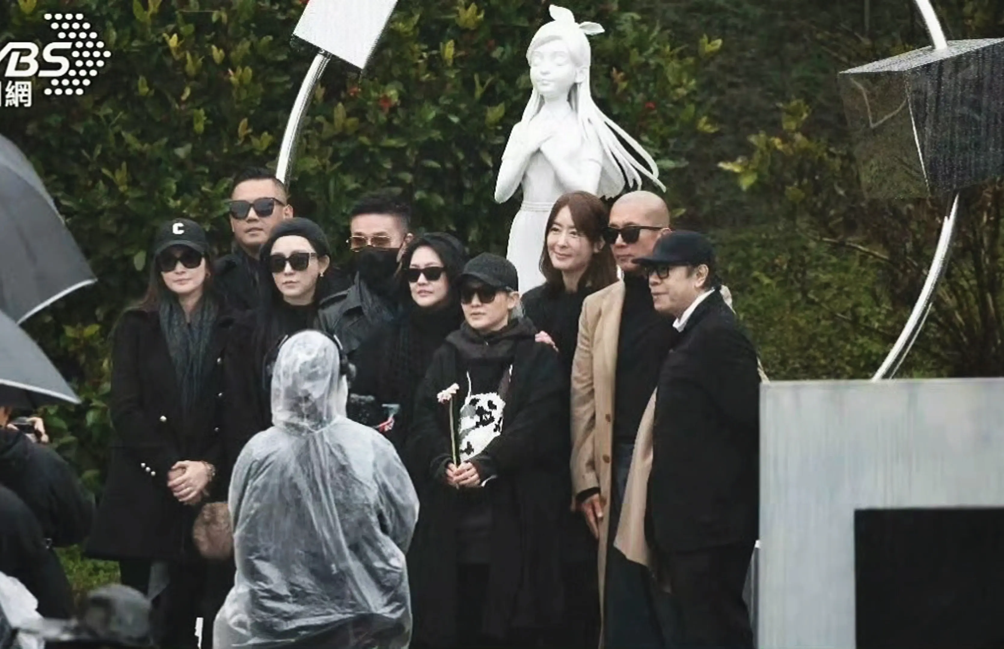 小S、范范黑人、范晓萱、具俊晔、吴佩慈、贾永婕、蔡康永Mike和大S雕...