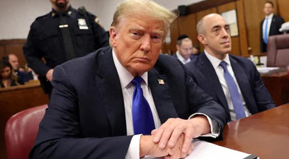 【“不能凌驾法律之上”：特朗普“反用”民主党口号】多年来，美国民主党人常以“任何