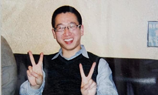 那天黄洋喝的不是水，是宿舍里攒了半年没拆开的信任。
林森浩记得每克NDMA致鼠死