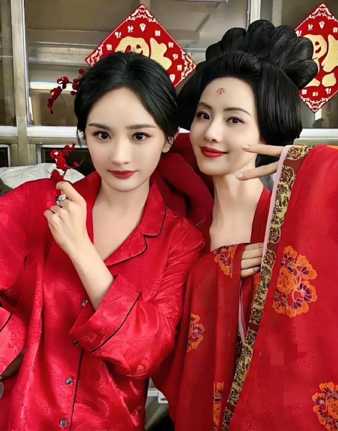 看的出来杨幂爸爸很喜欢刘诗诗啊，那么多朋友的合照就只截图了杨幂跟刘诗诗的出来  