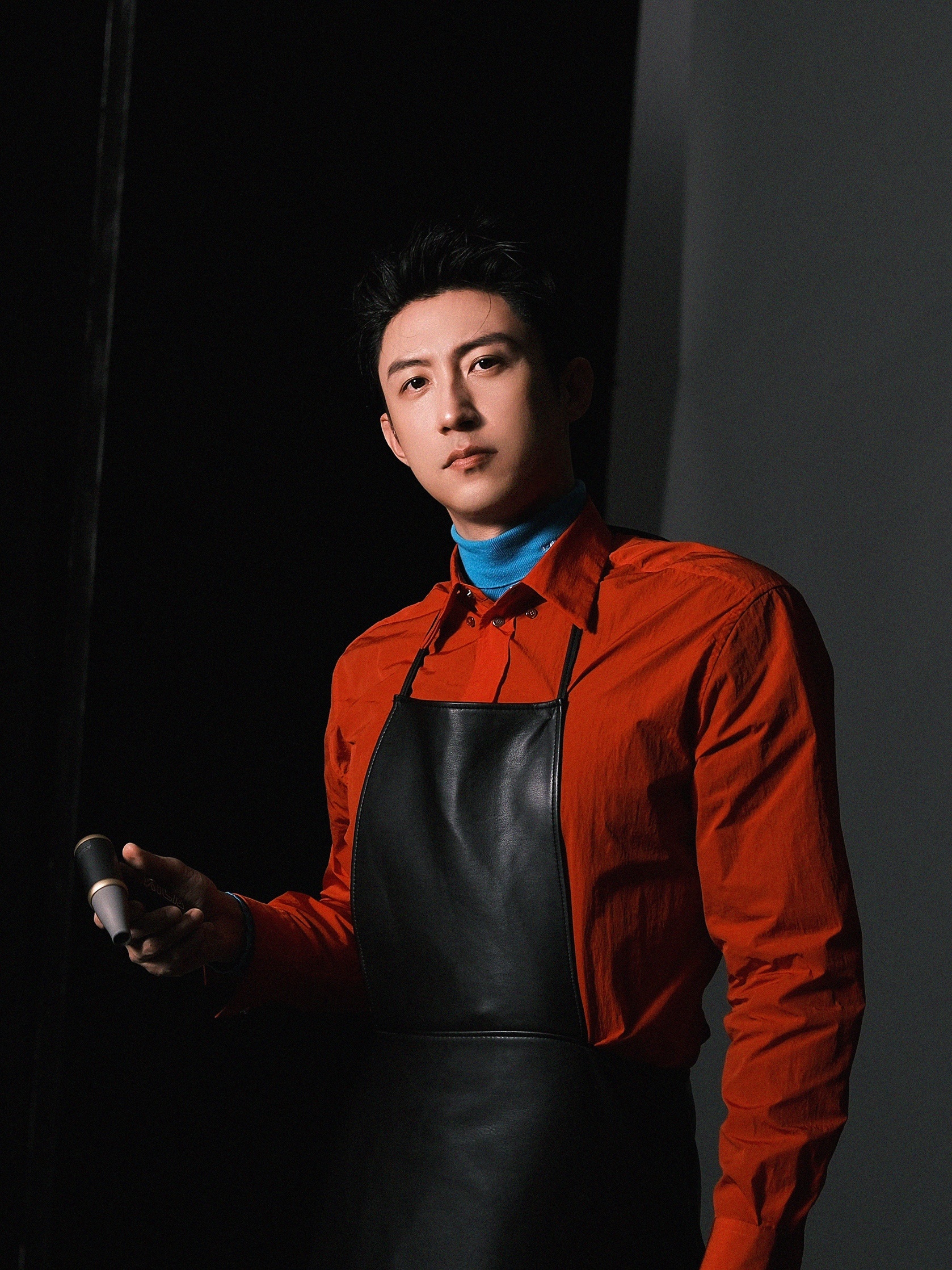 🐳：这种在大润发杀鱼10年，郎心似铁的造型，不理解，但照着做吧！图③看似在耍帅