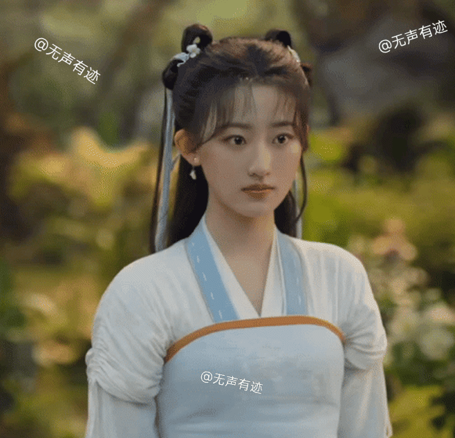 没有百年，谁来演赵灵儿，都是死路一条！
刘亦菲演赵灵儿——14岁
杨雨潼演赵灵儿