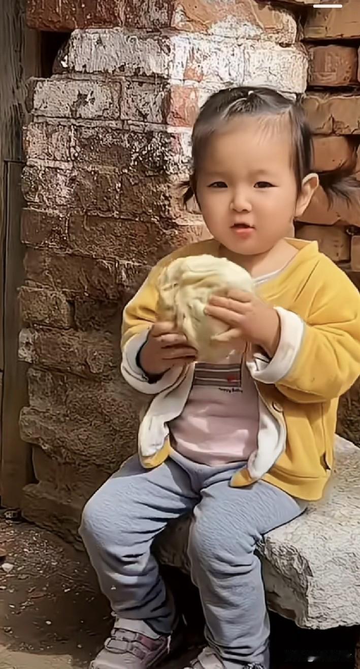 [大笑][大笑][大笑][大笑]
人忒小！
包子忒大！
你和包子不匹配！