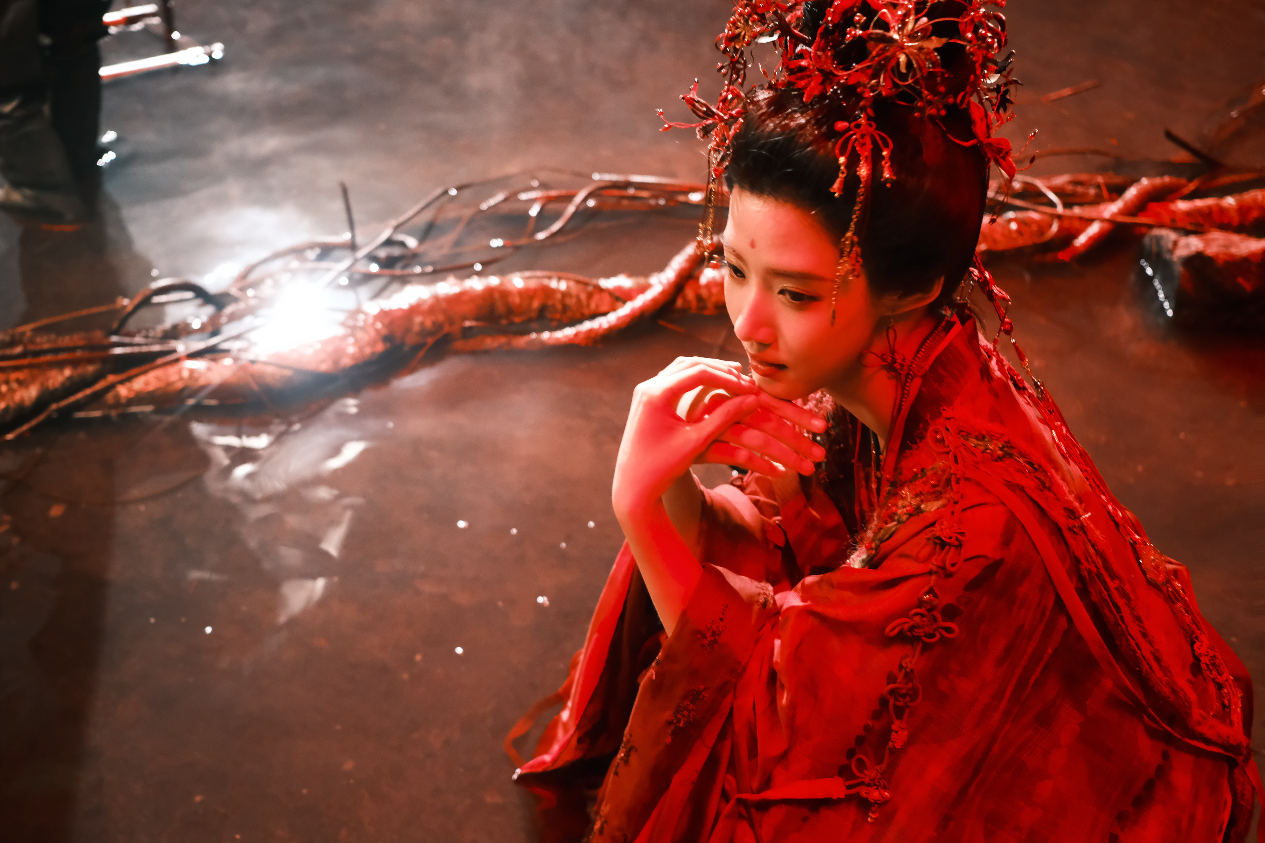 这几张拍得不错！有一种鬼魅的美～～～[期待][期待][期待]卢昱晓 《入青云》明